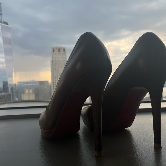 Christian Louboutin Brown Round Toe Pumps - Picture 4 of 4